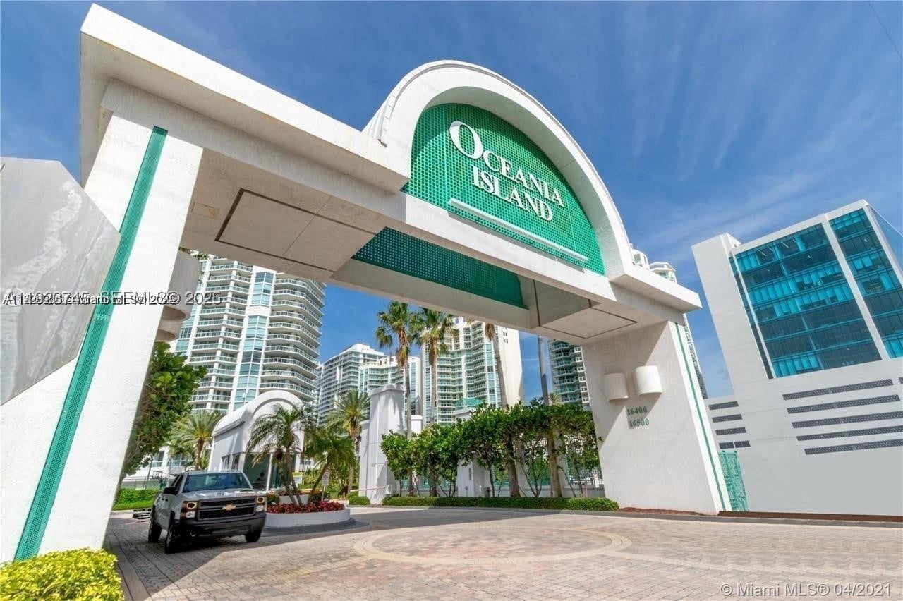 16400 Collins Ave 942