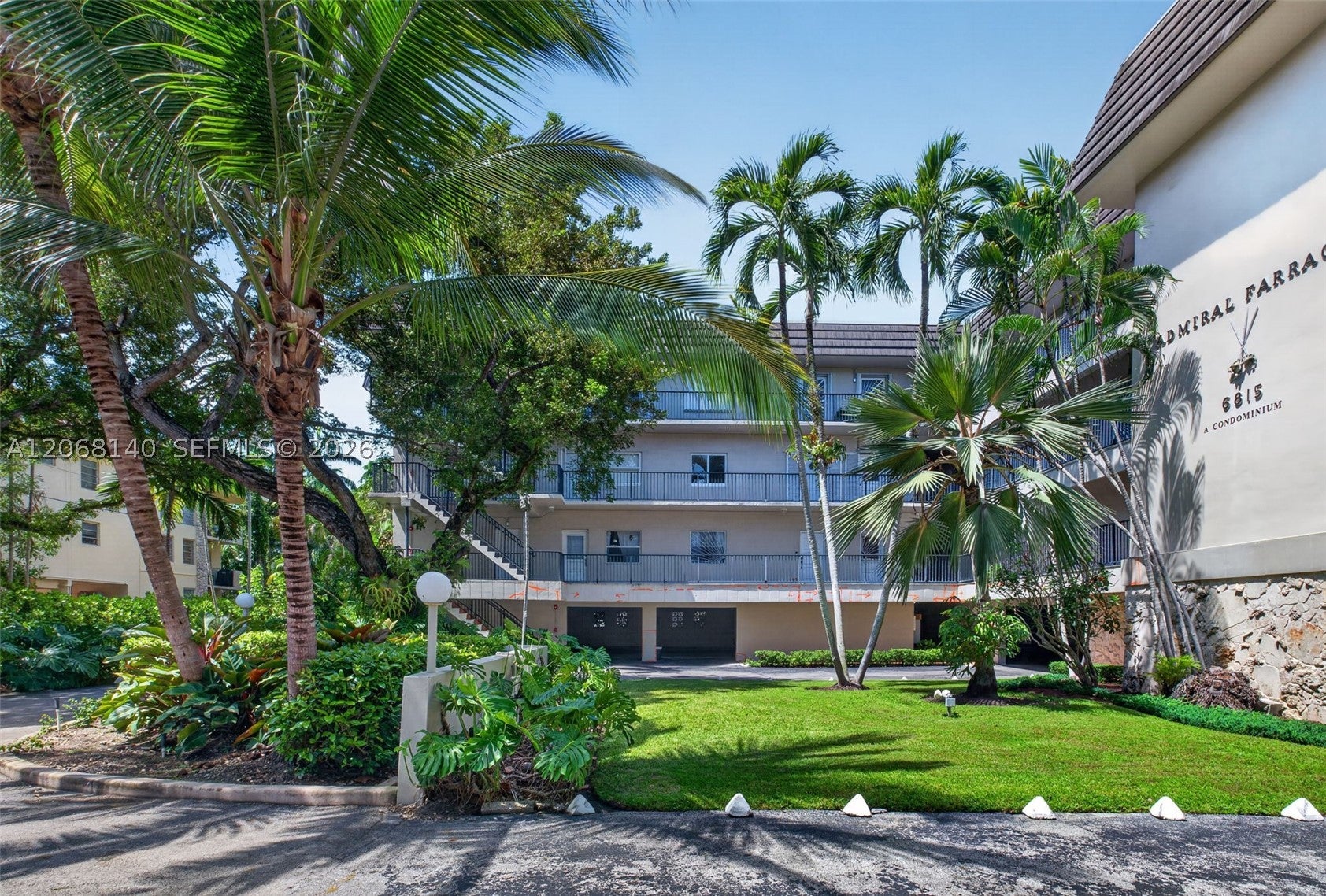 6815 Edgewater Dr 301