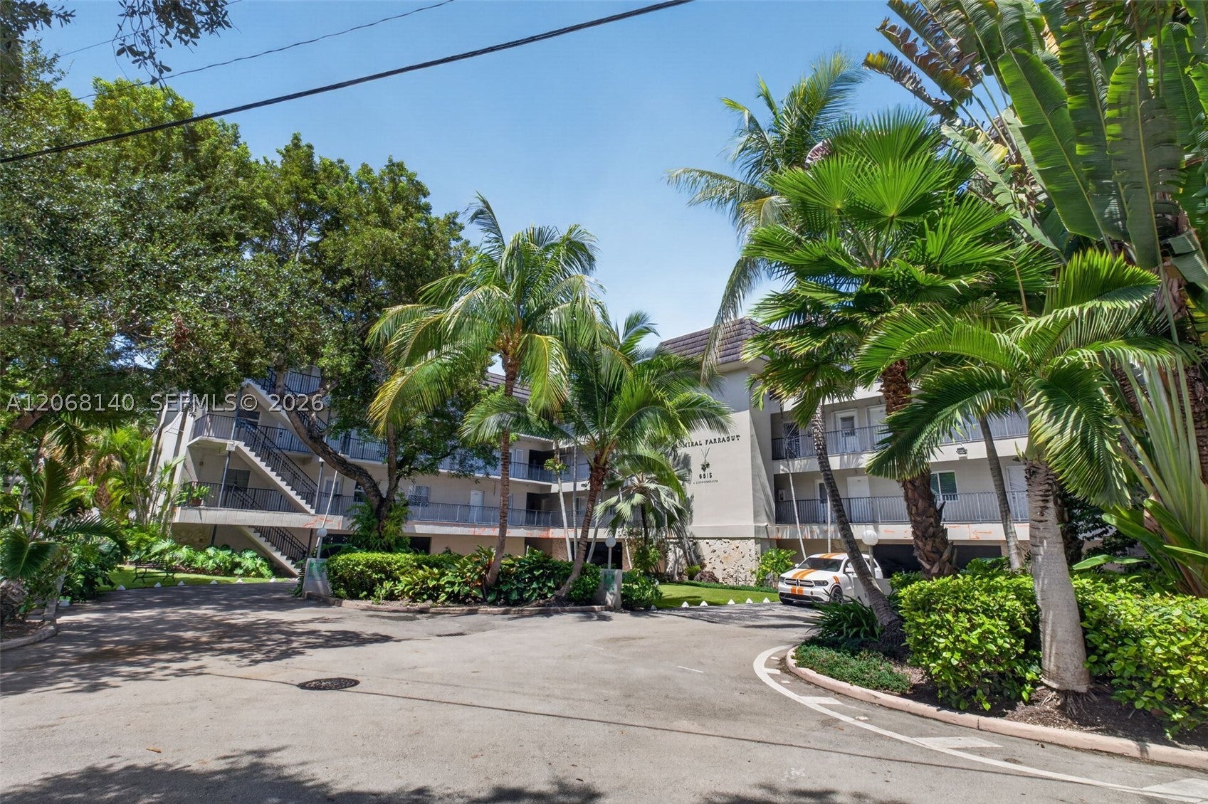 6815 Edgewater Dr 301