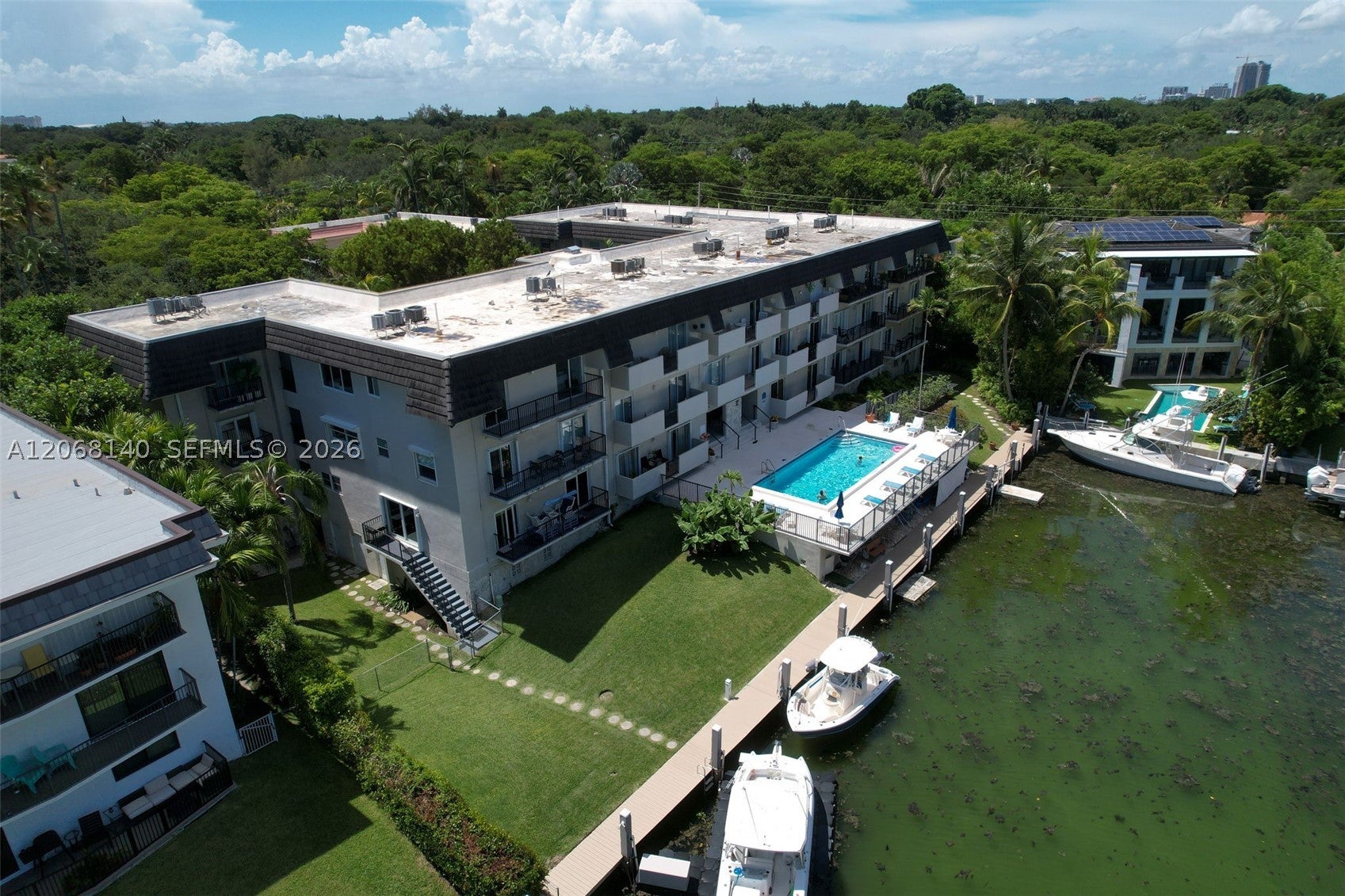 6815 Edgewater Dr 301