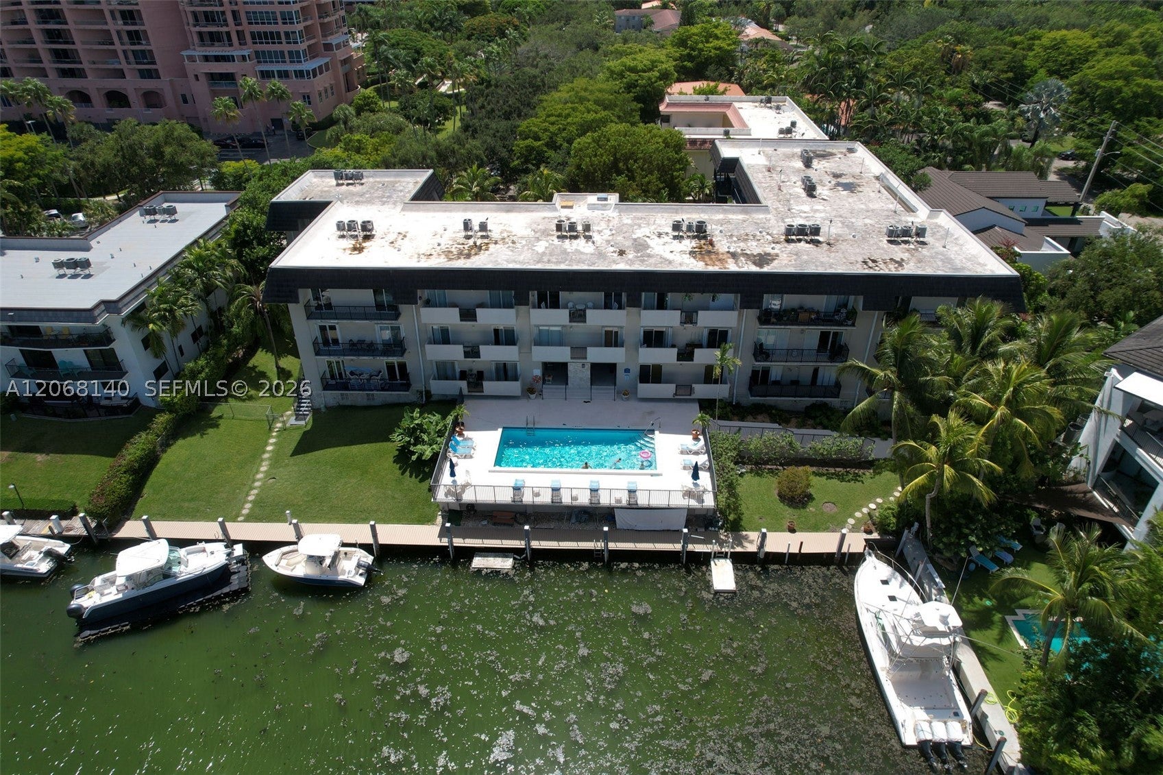 6815 Edgewater Dr 301
