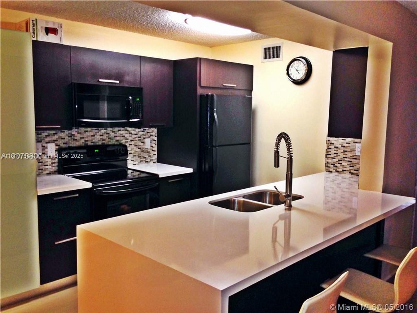 4652 Nw 97th Pl 235, Doral, Miami-Dade County, Florida - 1 Bedrooms  
2 Bathrooms - 