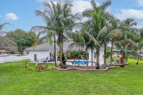 13801 Alexandria Ct Davie FL 33325