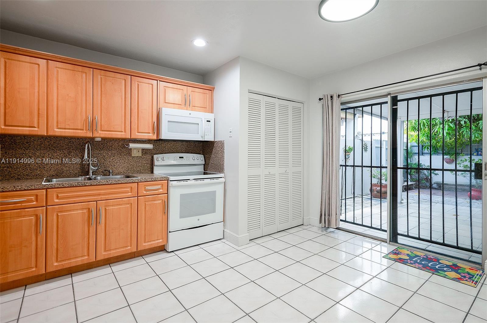 ROYALE GREEN TOWNHOUSE SE - Residential