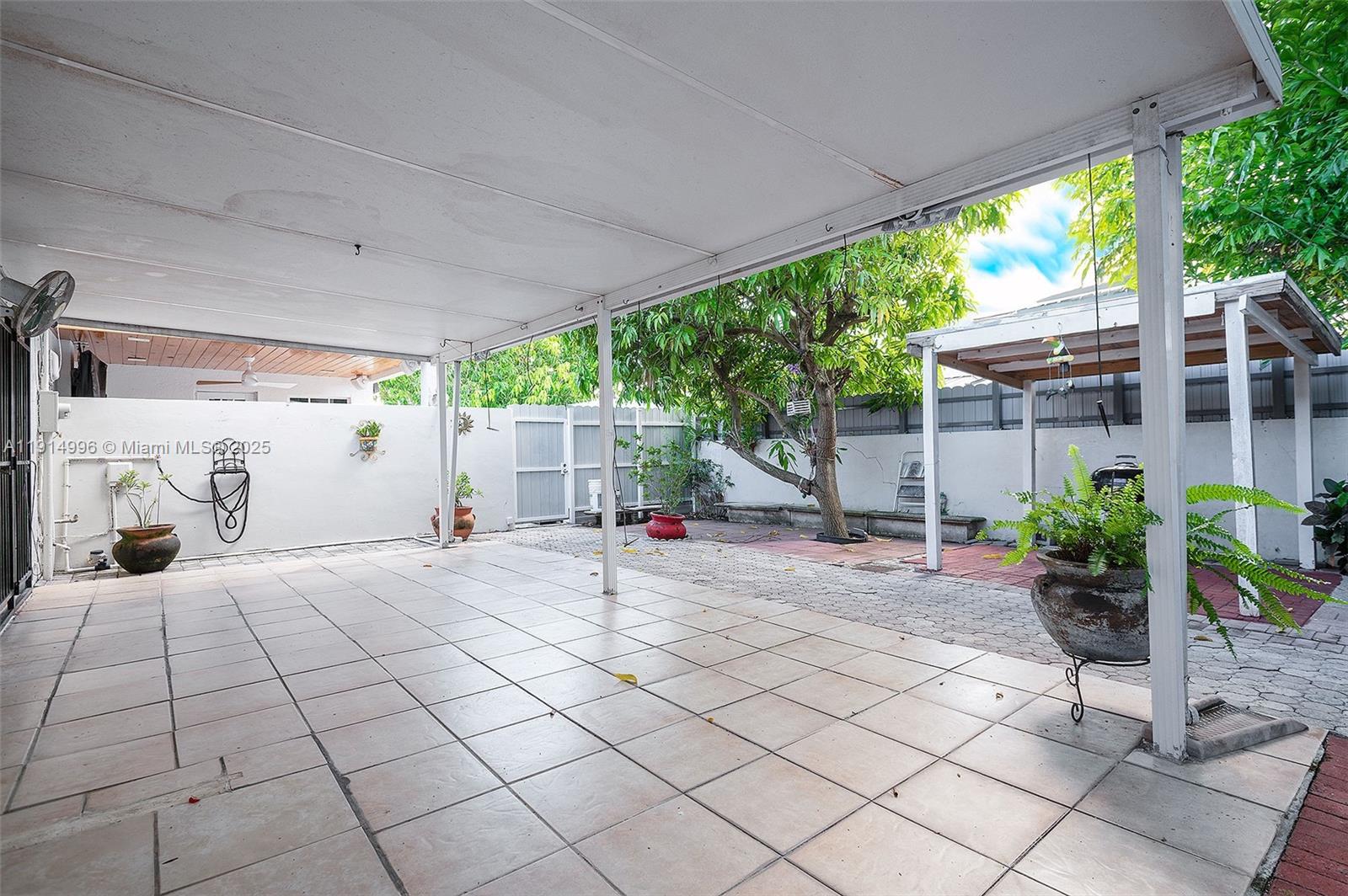 ROYALE GREEN TOWNHOUSE SE - Residential