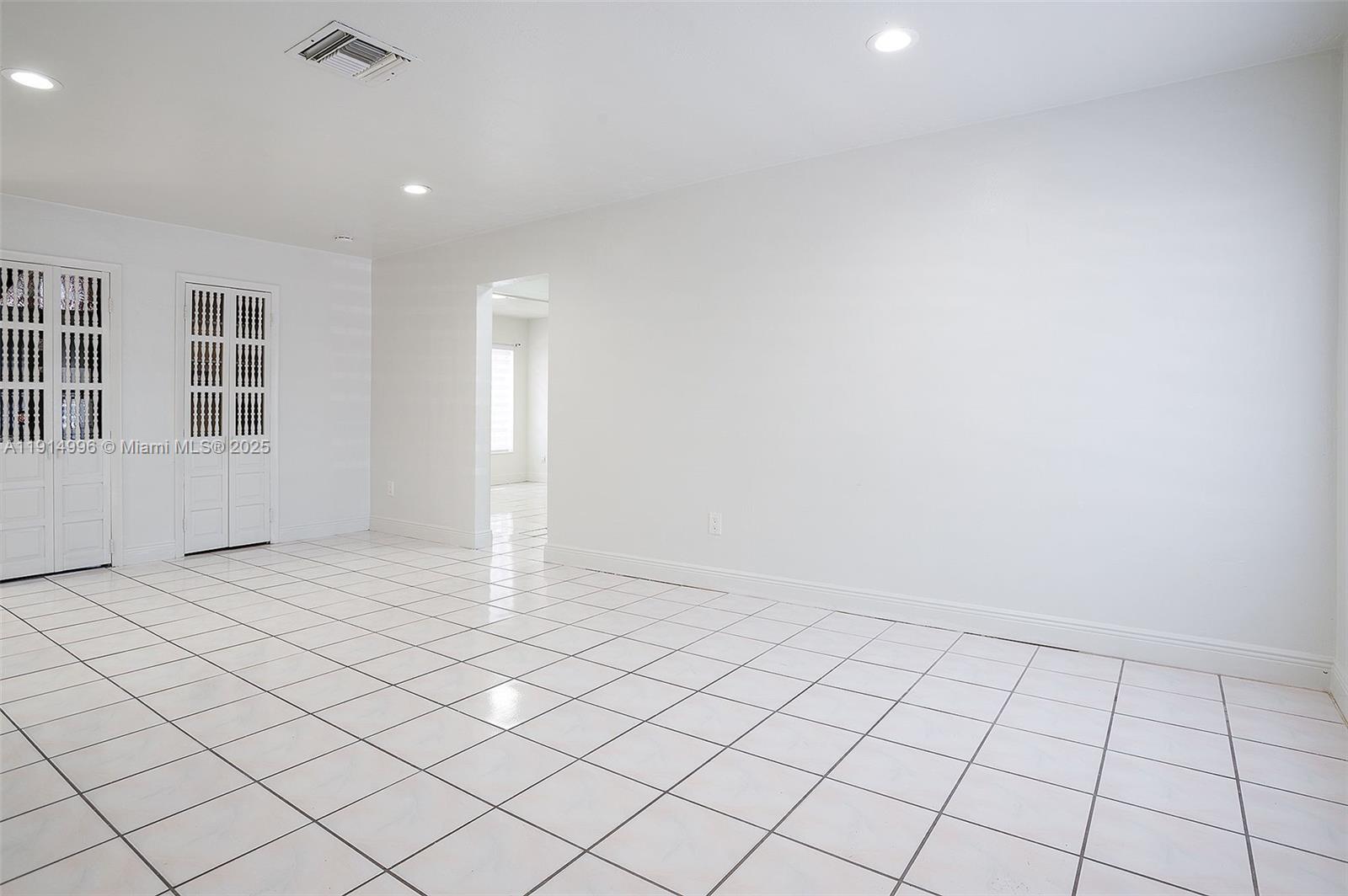 ROYALE GREEN TOWNHOUSE SE - Residential