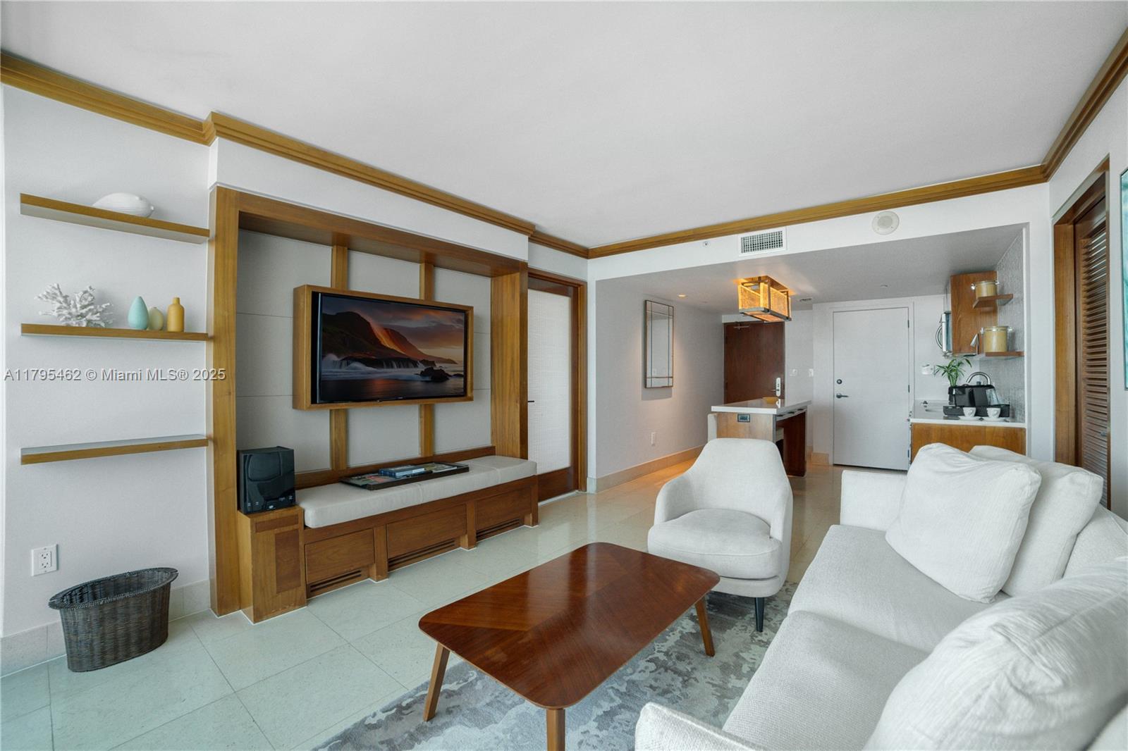 6801 Collins Ave 1014
