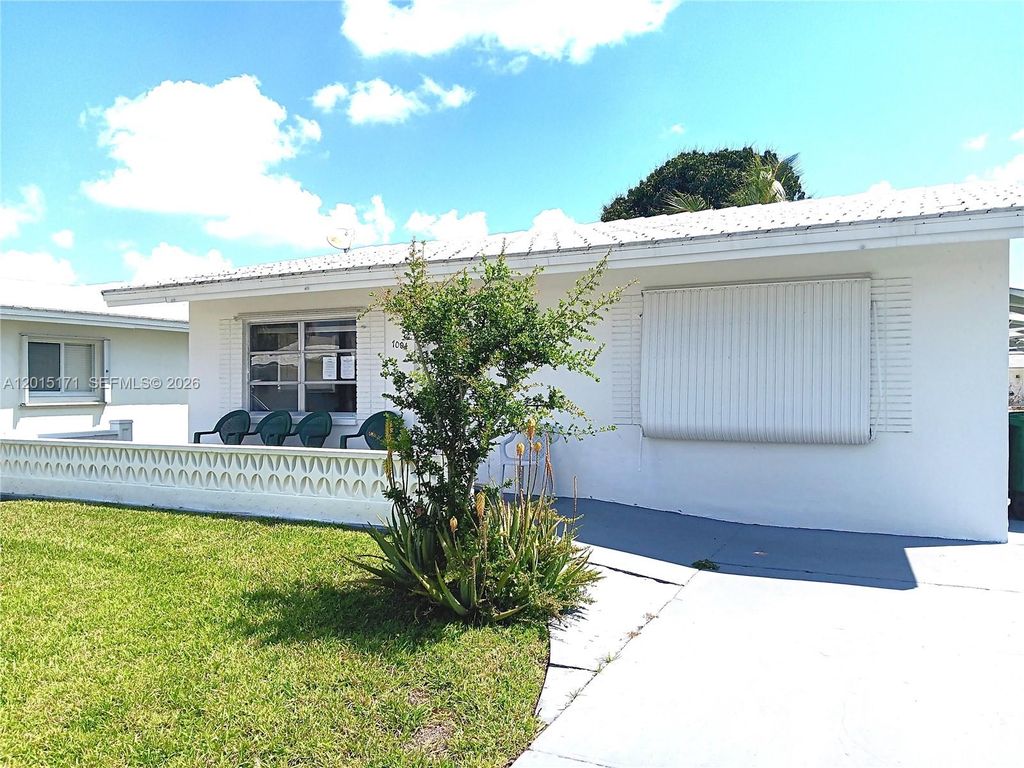Photo of 7004 NW 67th Ave, Tamarac, FL 33321 (MLS # A12015171)