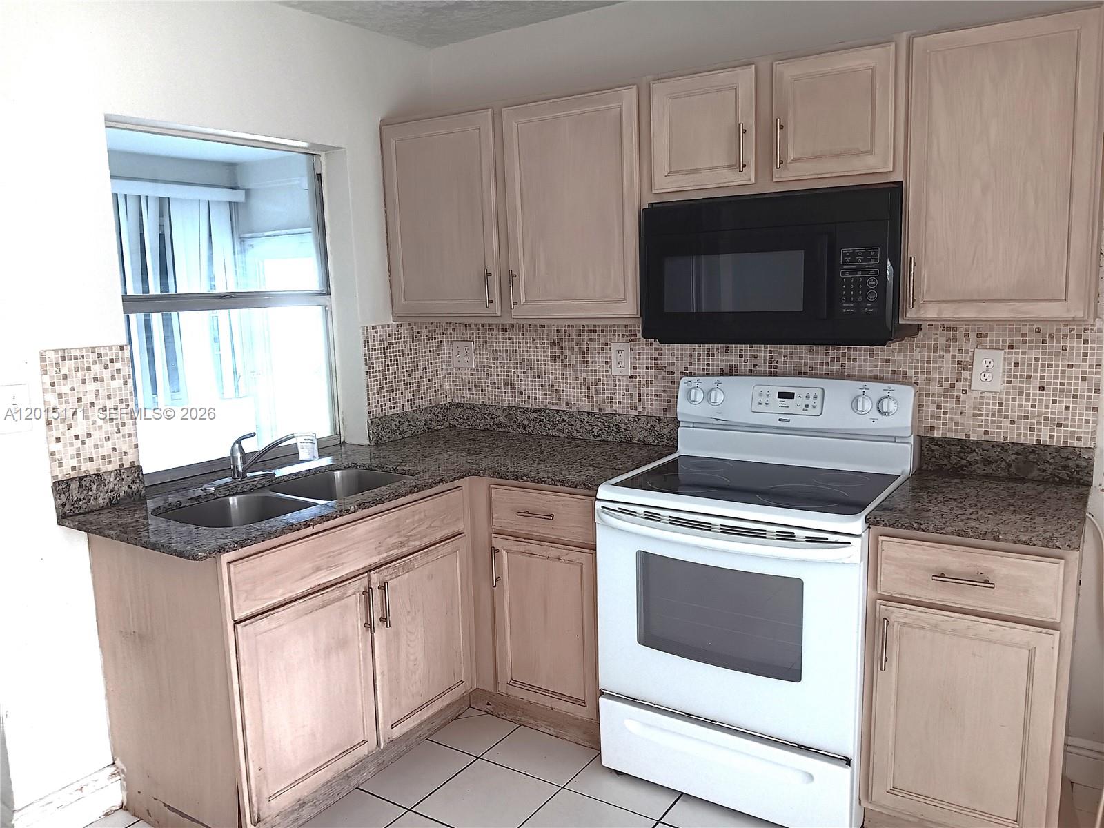 MAINLANDS OF TAMARAC LAKE - Residential Lease