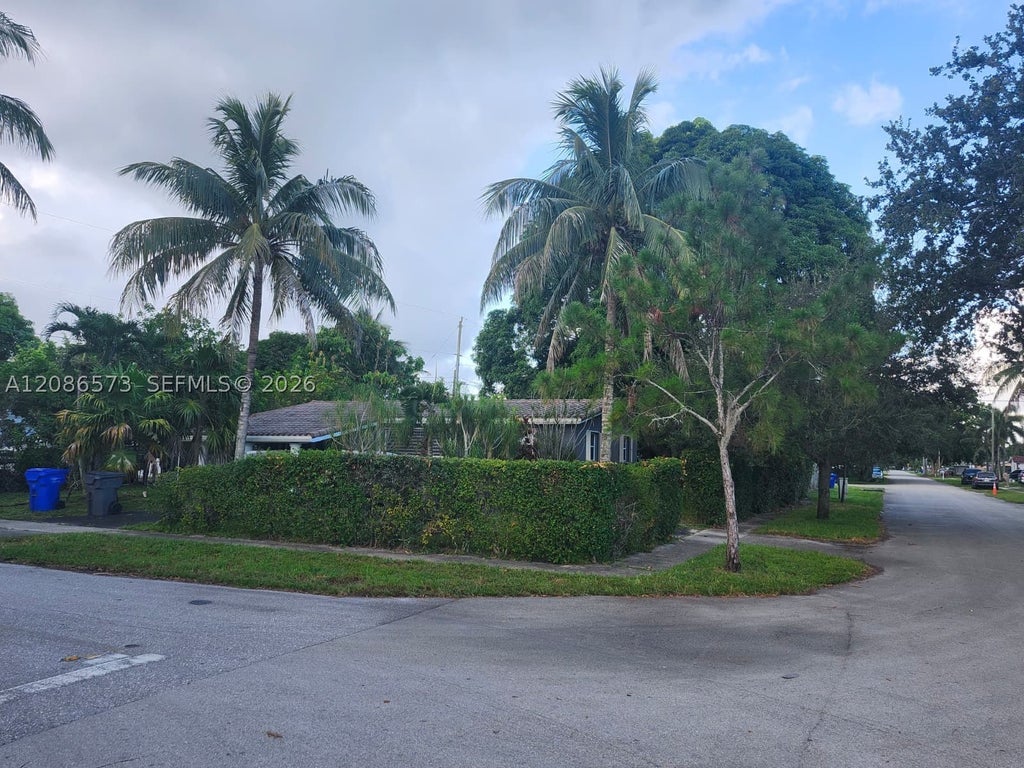 Photo of 6570 Thomas St #-, Hollywood, FL 33024 (MLS # A12086573)