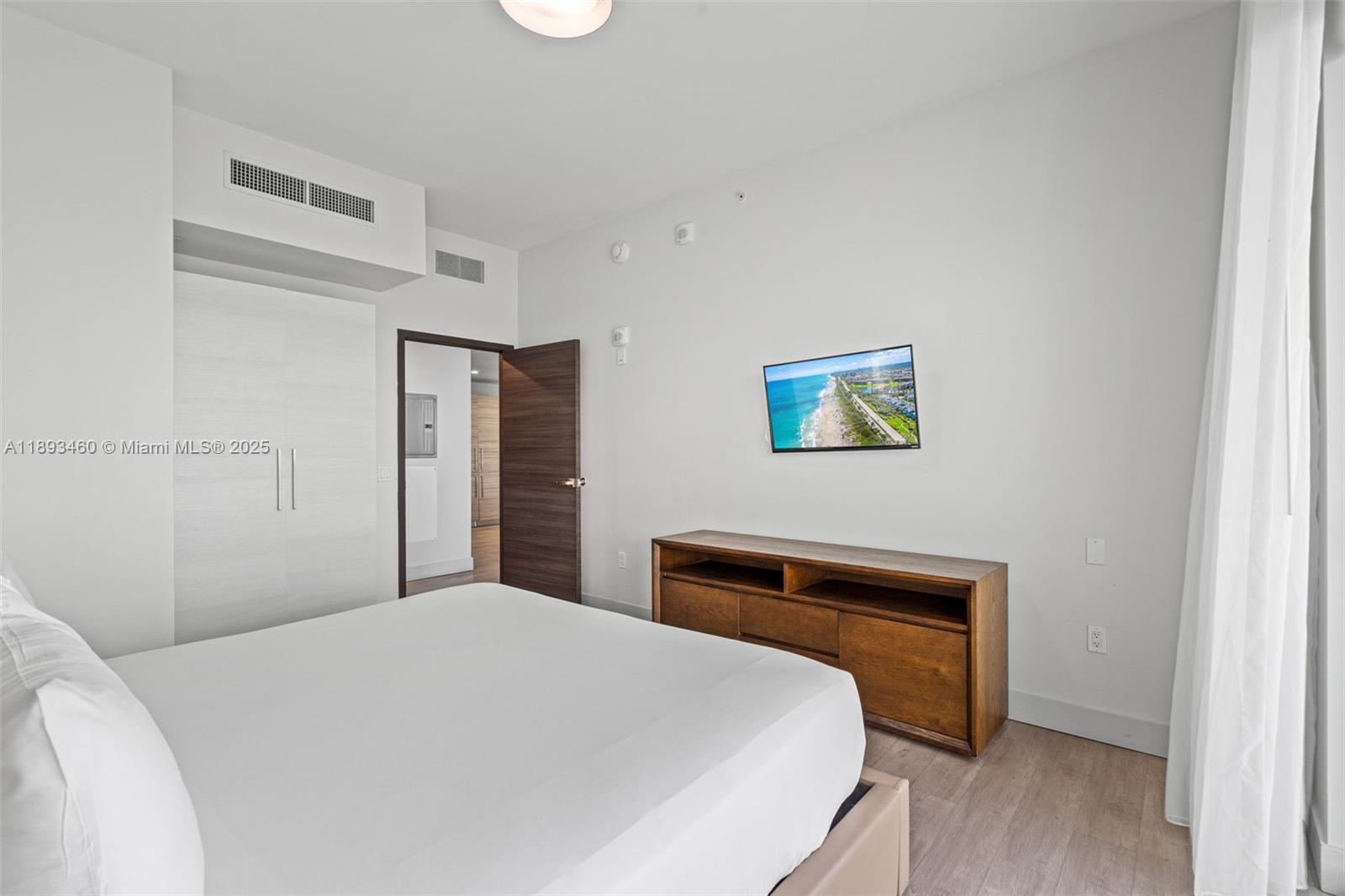 COSTA HOLLYWOOD CONDO - Residential
