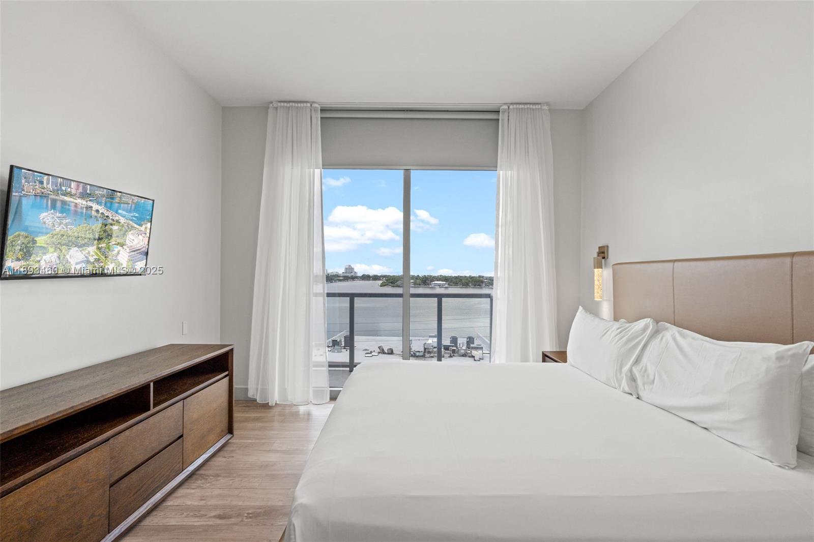 COSTA HOLLYWOOD CONDO - Residential