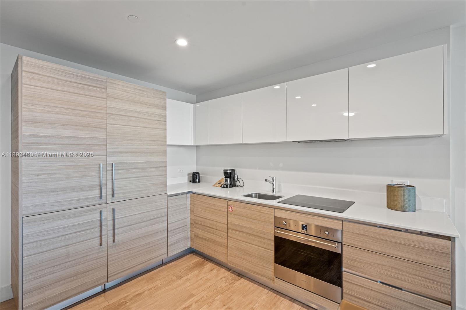 COSTA HOLLYWOOD CONDO - Residential