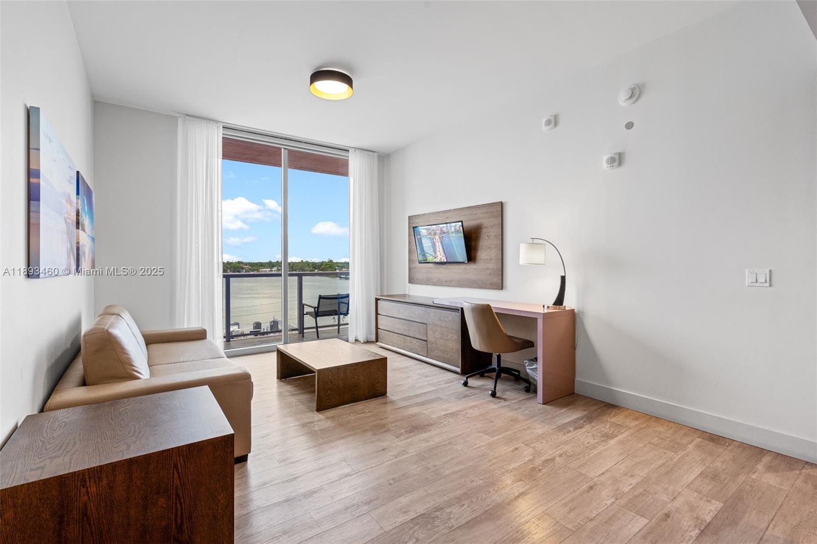 COSTA HOLLYWOOD CONDO - Residential