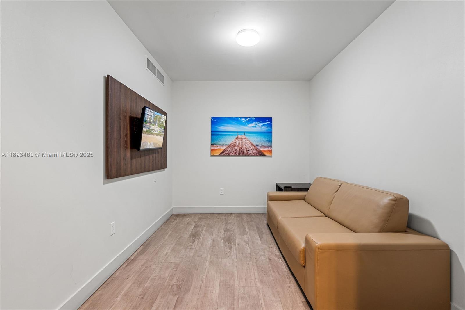 COSTA HOLLYWOOD CONDO - Residential