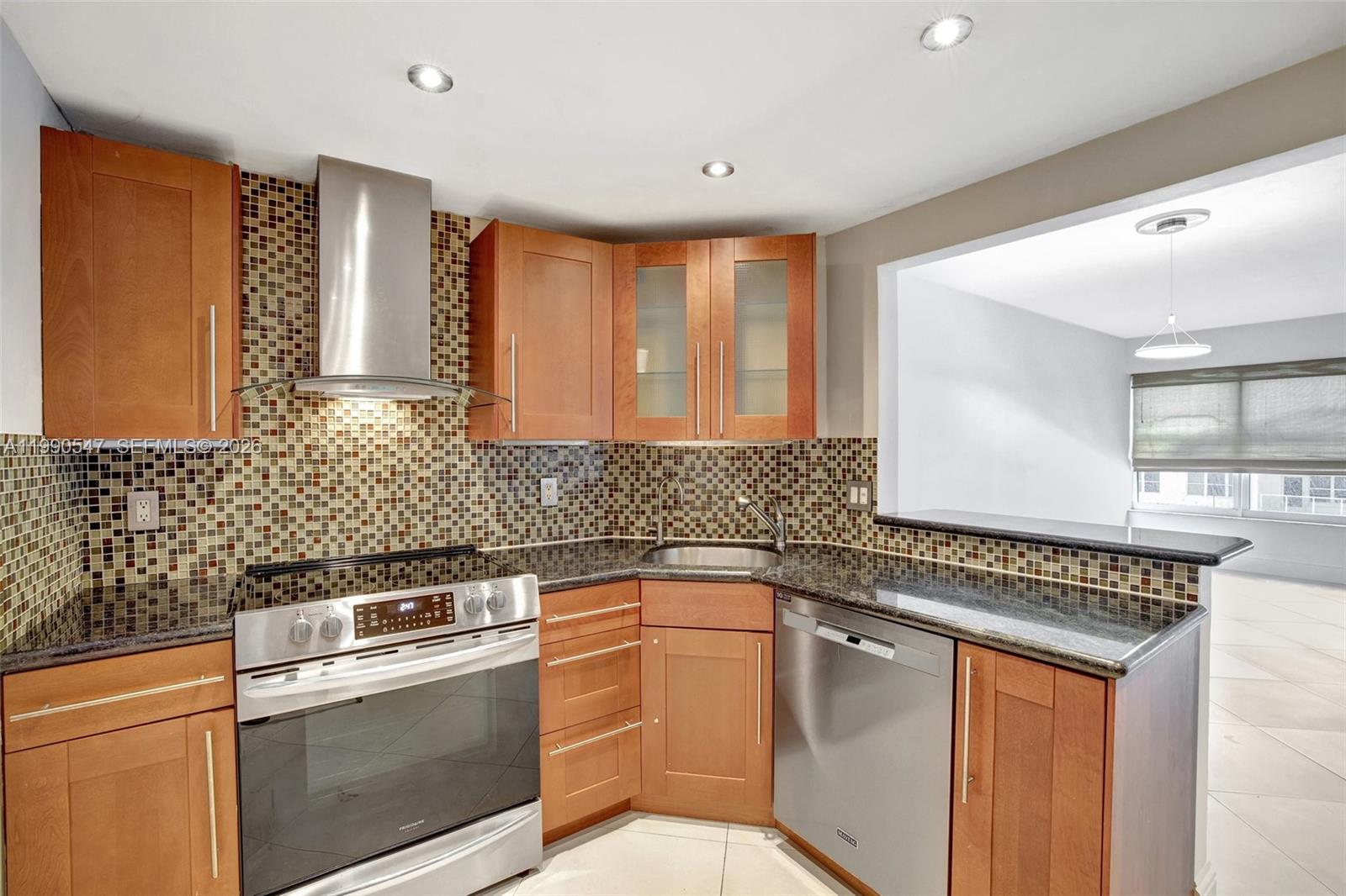 ROYAL AMBASSADOR CONDO - Residential Lease