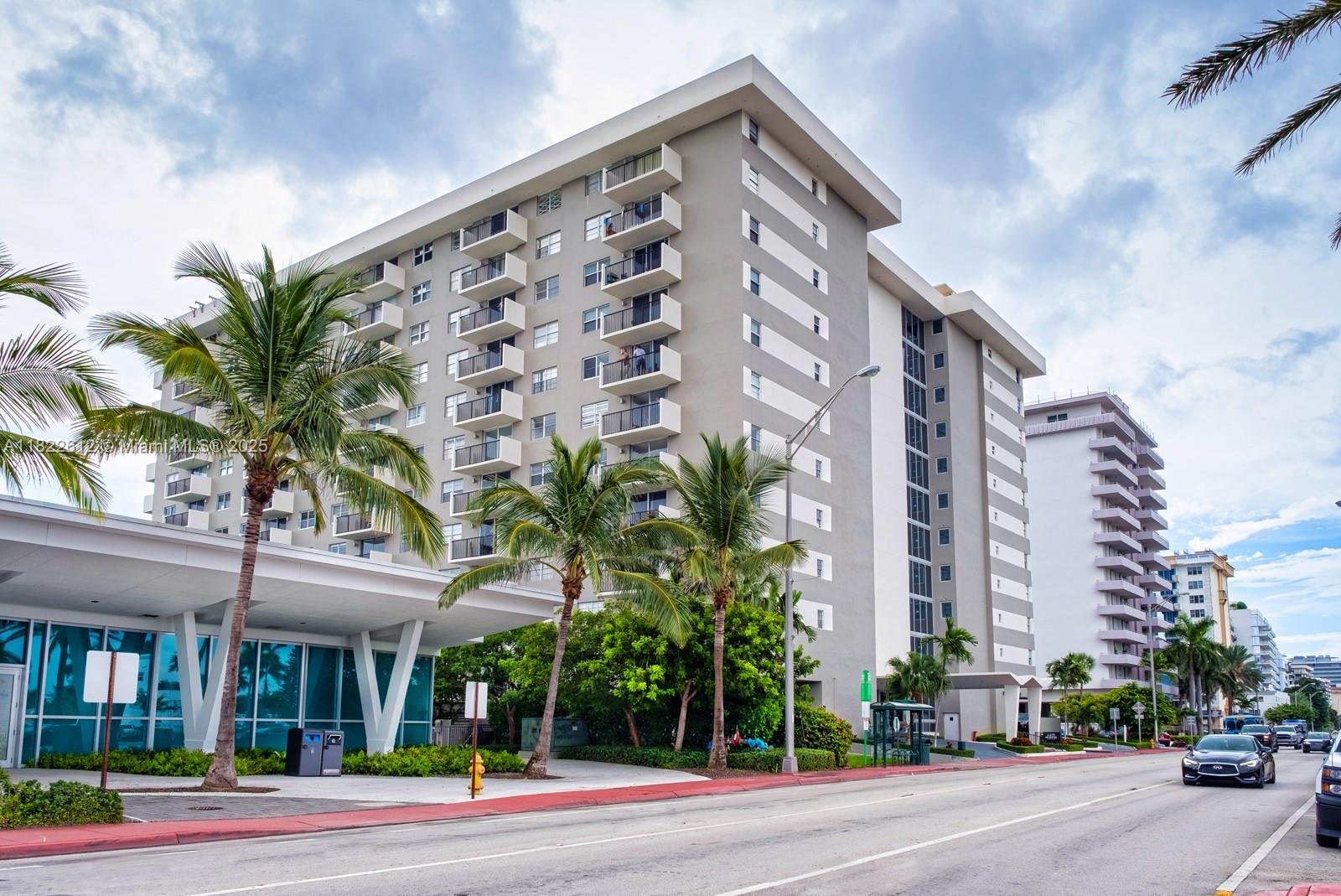 9273 Collins Ave 506