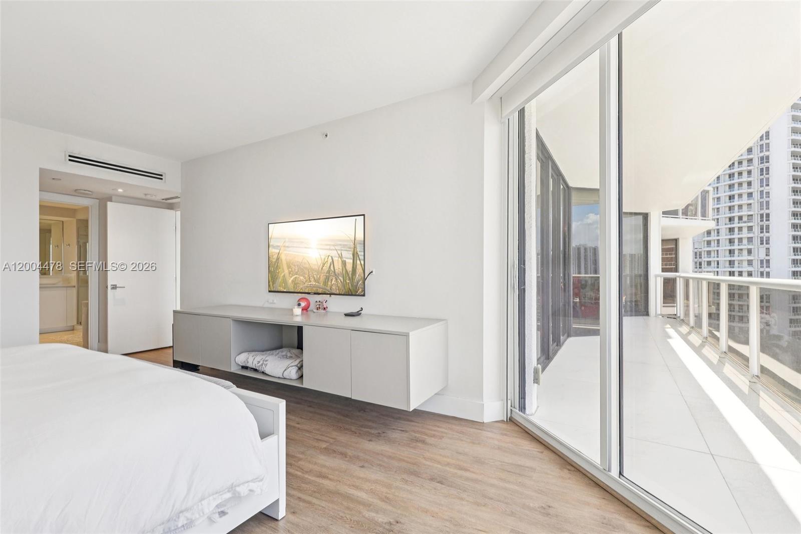 HARBORSIDE AT THE WATERWA - Residential