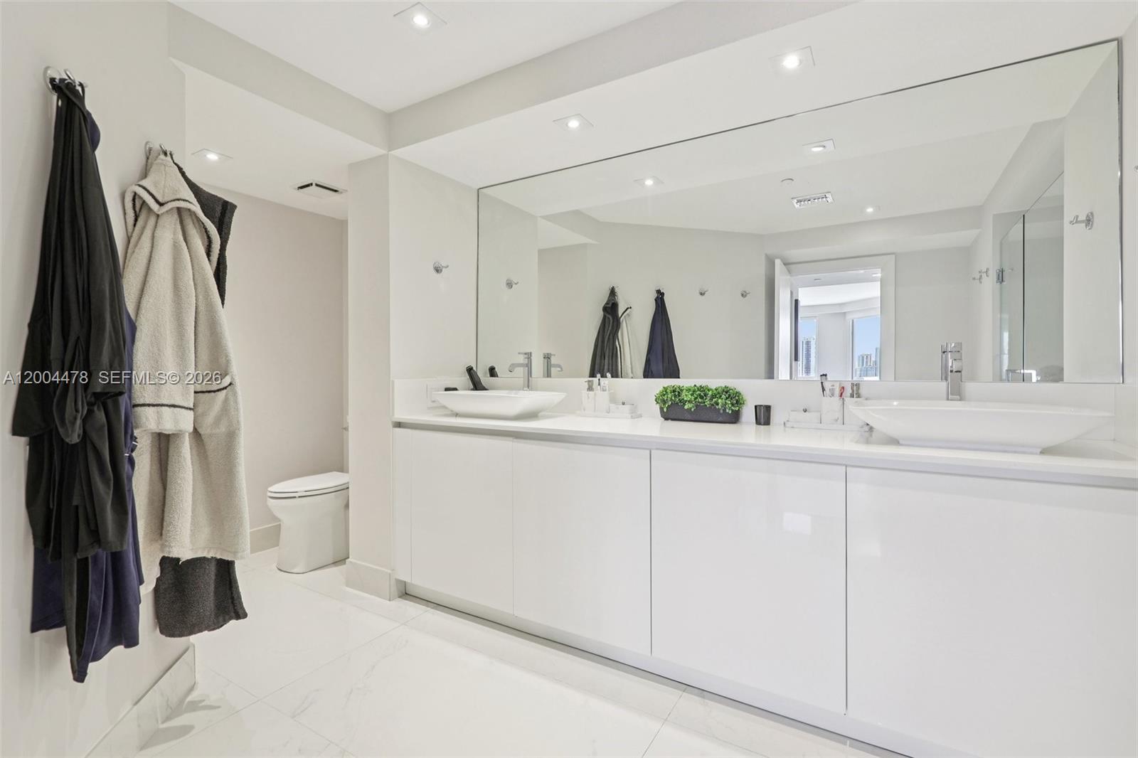 HARBORSIDE AT THE WATERWA - Residential