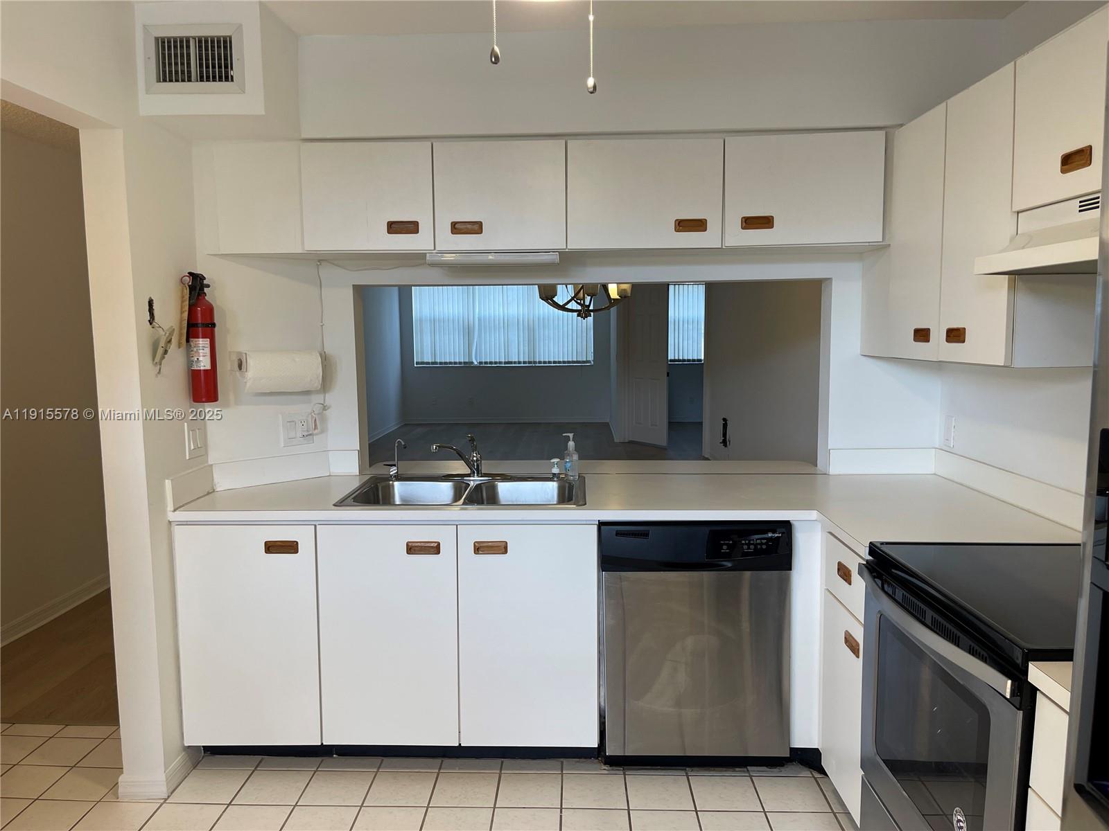 SUNRISE LAKES 187 CONDO - Residential