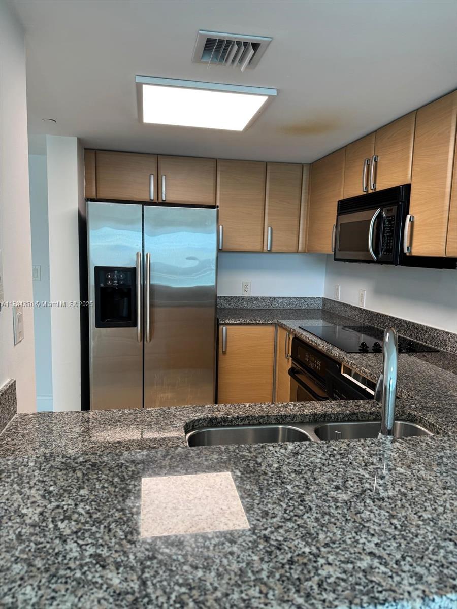 2101 Brickell Ave 2005