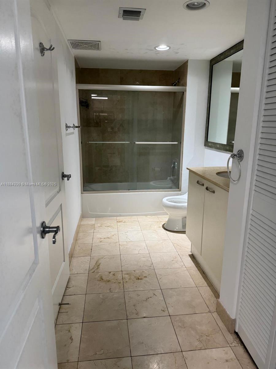 2101 Brickell Ave 2005