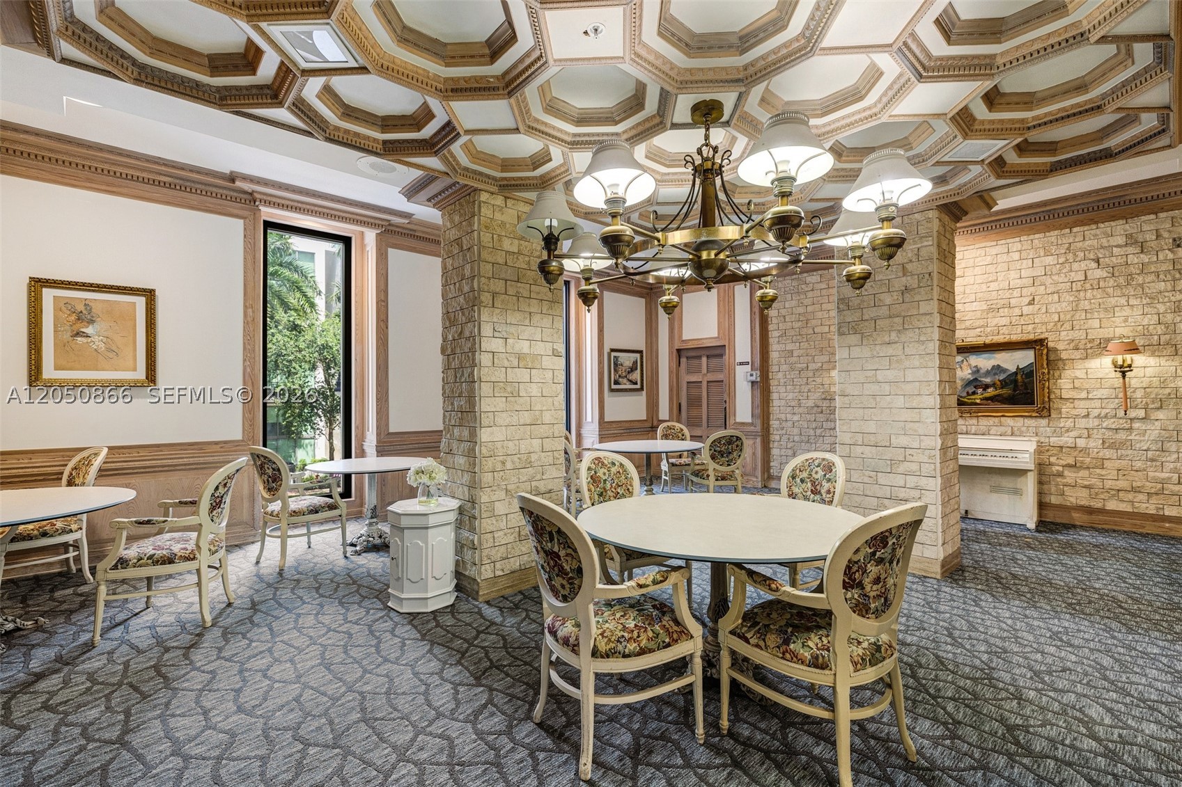 6039 Collins Ave 517