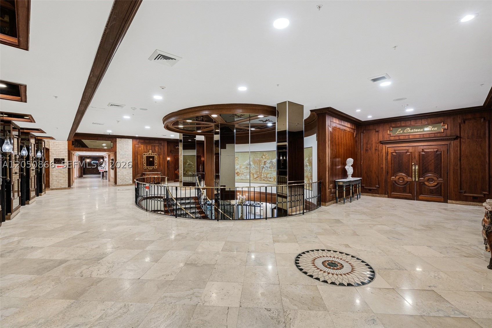 6039 Collins Ave 517