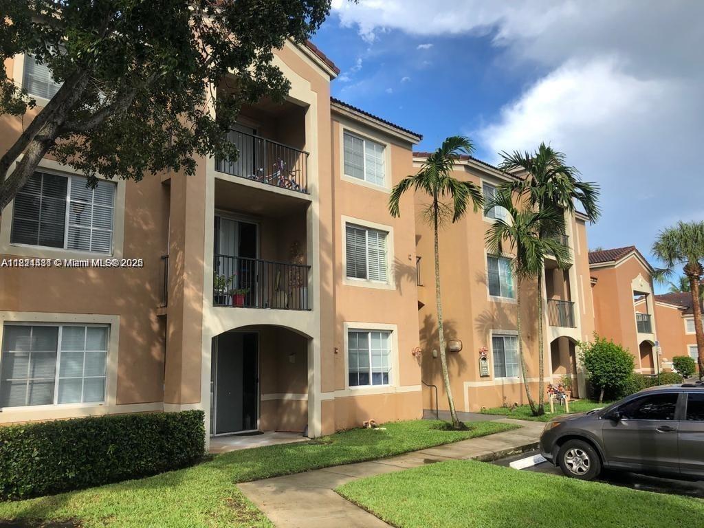 GREAT LOCATION, GATED CONDO. 2 BEDROOMS 2 BATHS, UNIT FEATURES SPLIT FLOOR PLAN WITH LAUNDRY INSIDE UNIT, IMPACT WINDOWS AND HURRICANE PANELS FOR SLIDING GLASS DOOR. GYM, TENNIS COURT, CHILDREN'S PLAY AREA AND GREAT POOL.