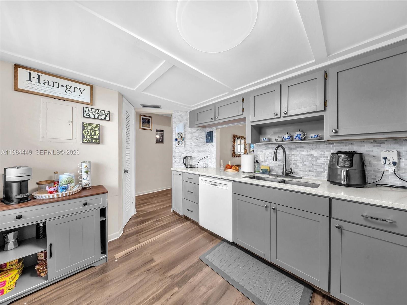 ROLLING GREEN CONDO H - Residential