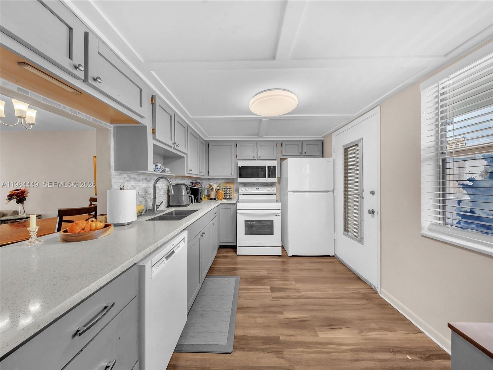 ROLLING GREEN CONDO H - Residential