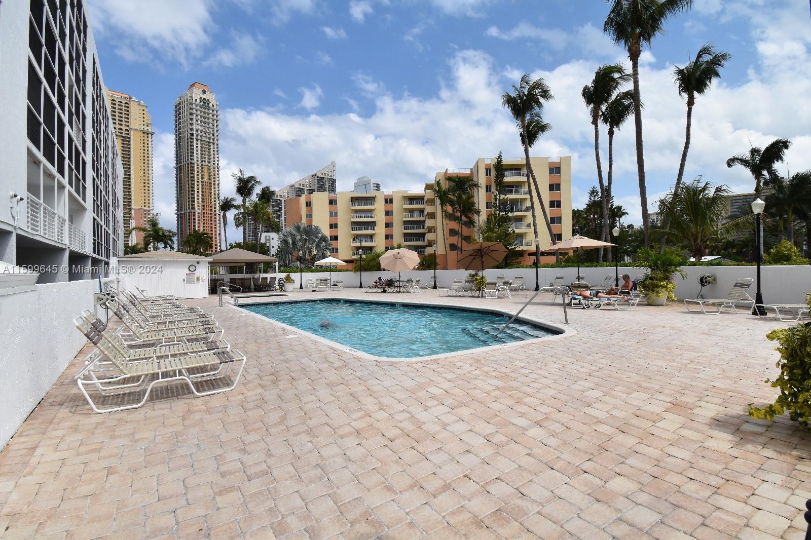 LE FRONTENAC CONDO - Residential Lease