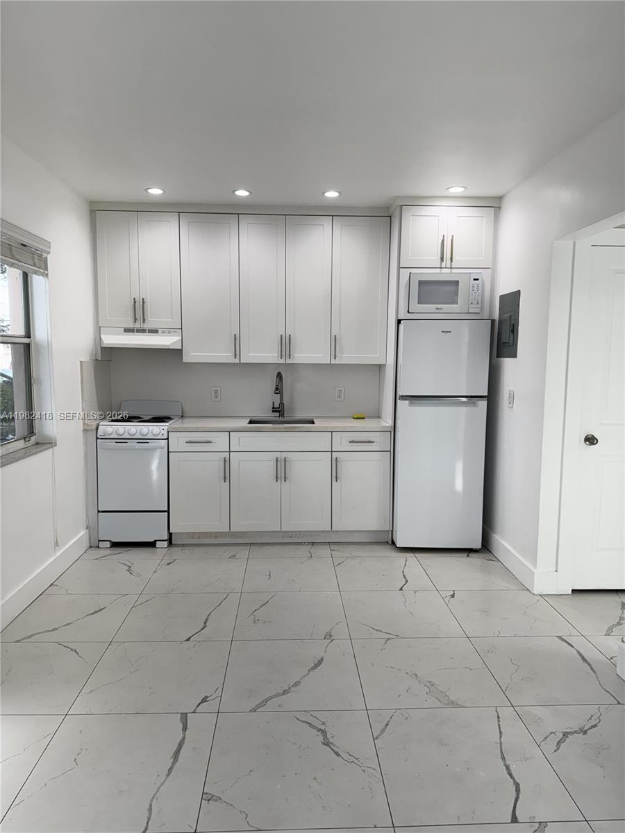 EVANSTON HEIGHTS - Residential Lease