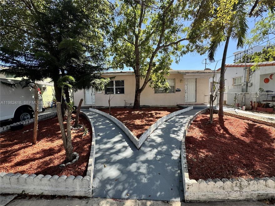 Beautiful fully renovated 1-bedroom, 1-bathroom duplex located in the heart of Little Havana. This well-maintained unit features a modern kitchen with updated cabinets and appliances, elegant tile flooring throughout, and a renovated bathroom with a walk-in shower. Central air conditioning provides year-round comfort. Excellent location near major highways with easy access to Downtown, Brickell, Coral Gables, shopping centers, restaurants, and public transportation. A great opportunity to live in a centrally located area.