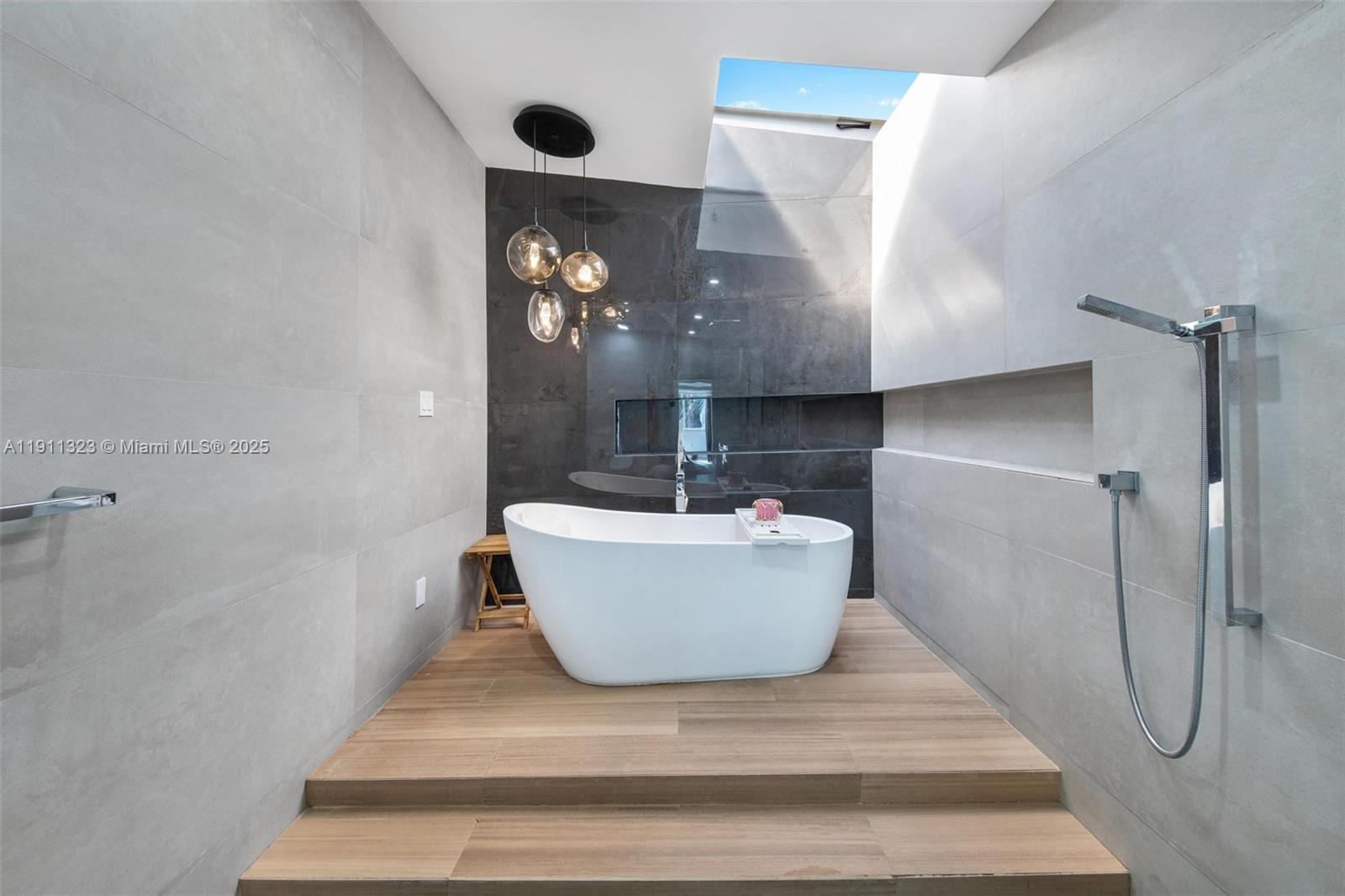 GOLDEN ISLES ESTATES - Residential