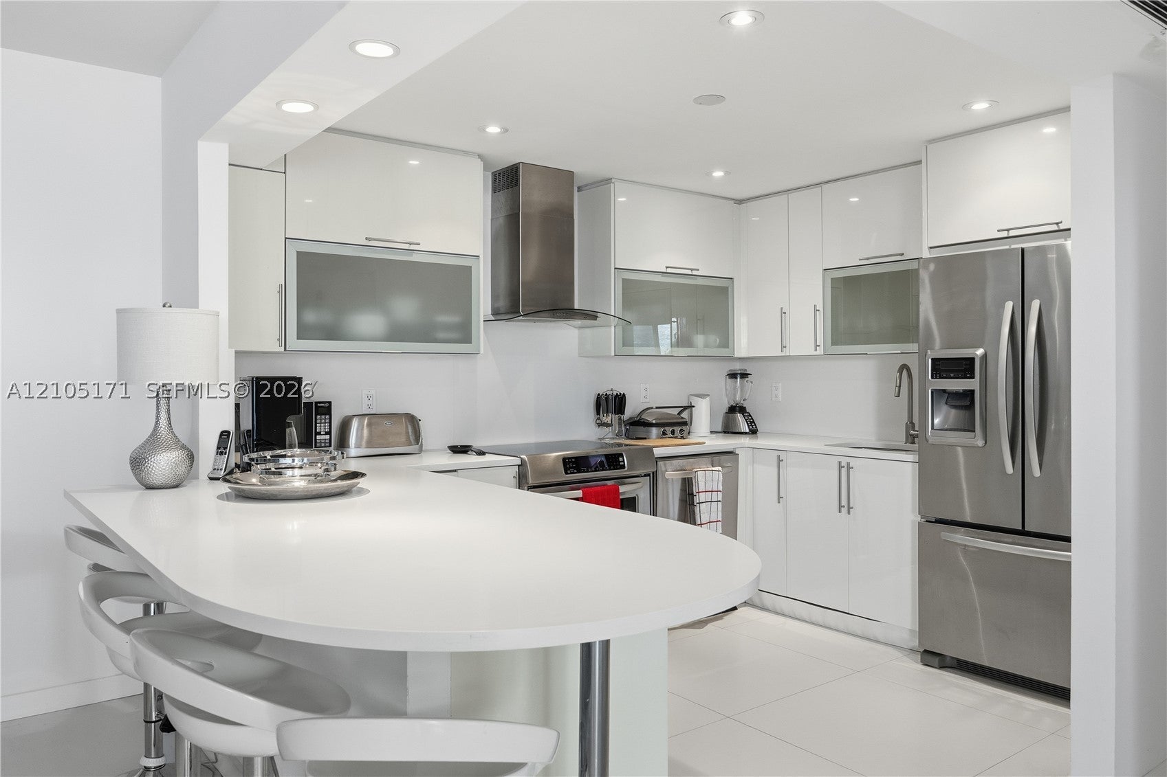 2301 Collins Ave 606