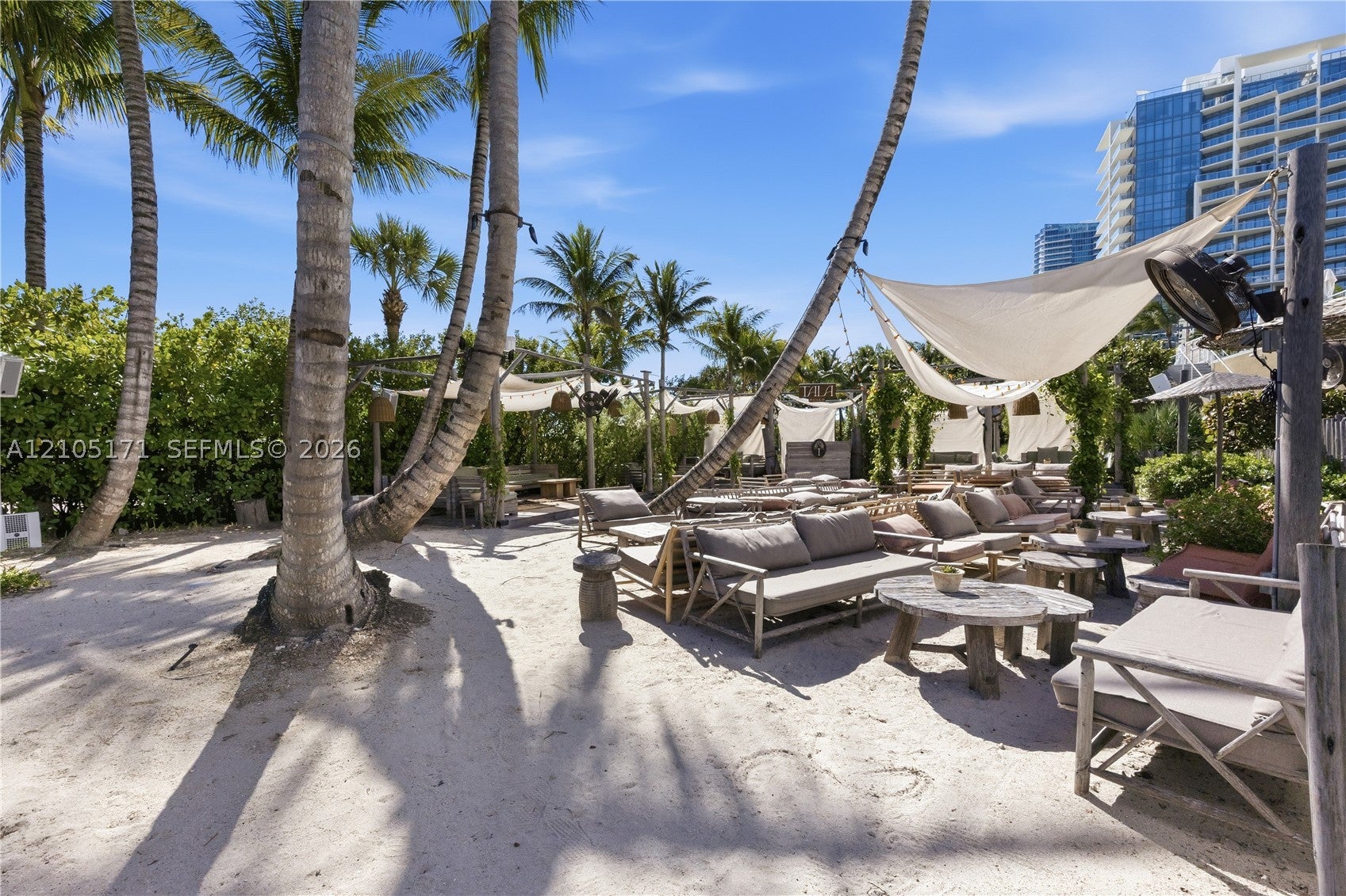 2301 Collins Ave 606