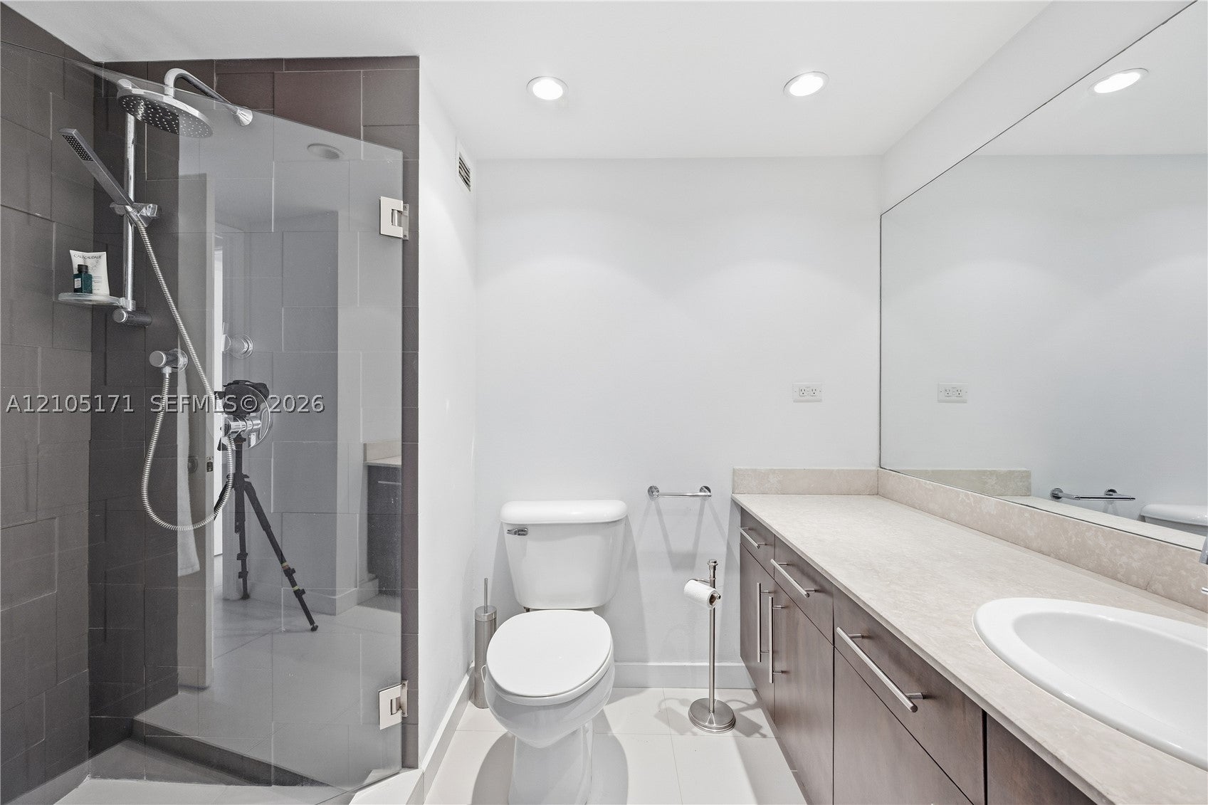 2301 Collins Ave 606