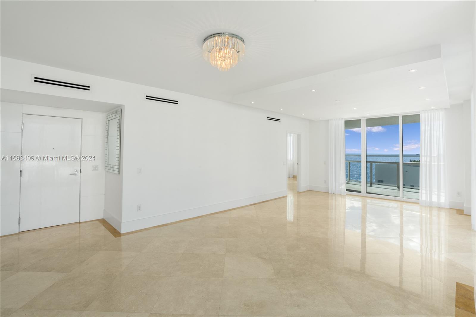 3801 Collins Ave 901