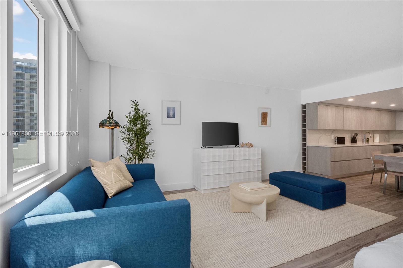 2301 Collins Ave 943