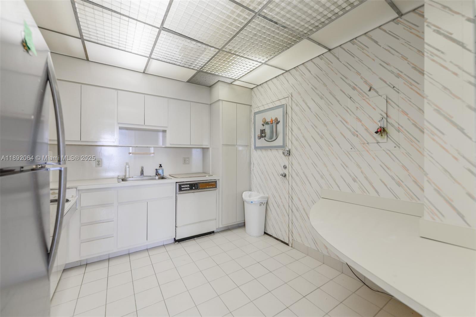 HEMISPHERES CONDO - Residential