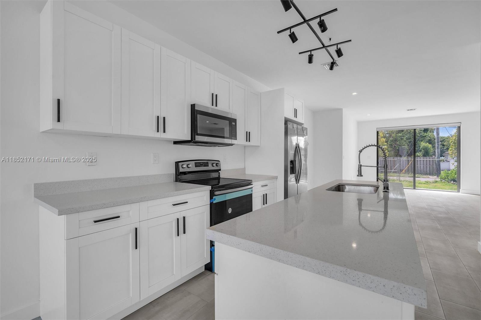 OCEAN PARK - Residential Lease