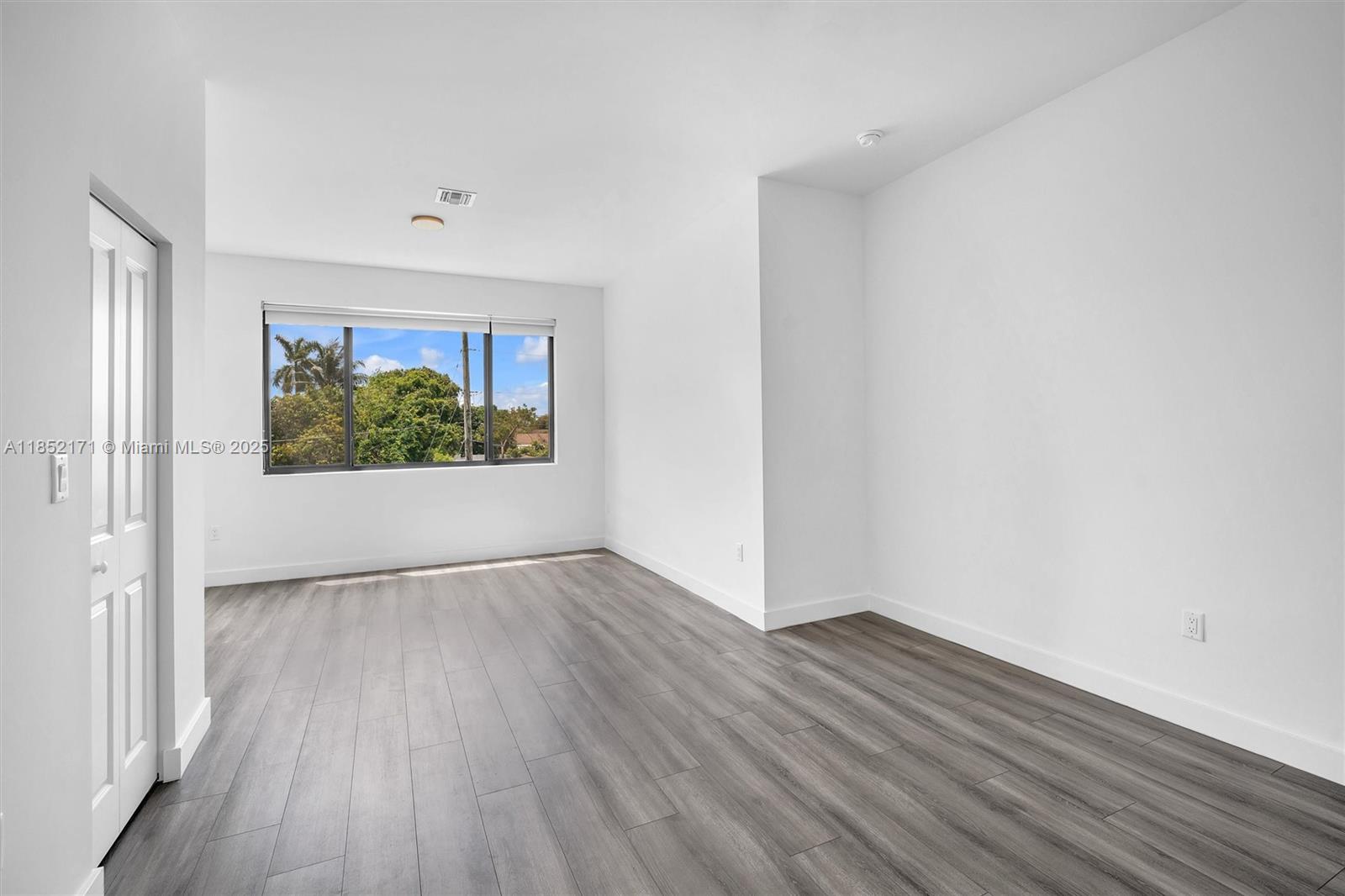 OCEAN PARK - Residential Lease