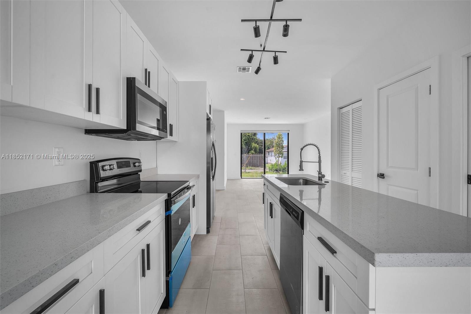 OCEAN PARK - Residential Lease