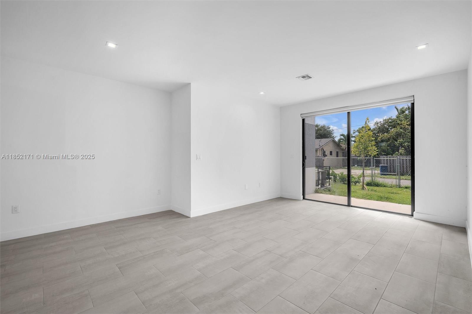 OCEAN PARK - Residential Lease