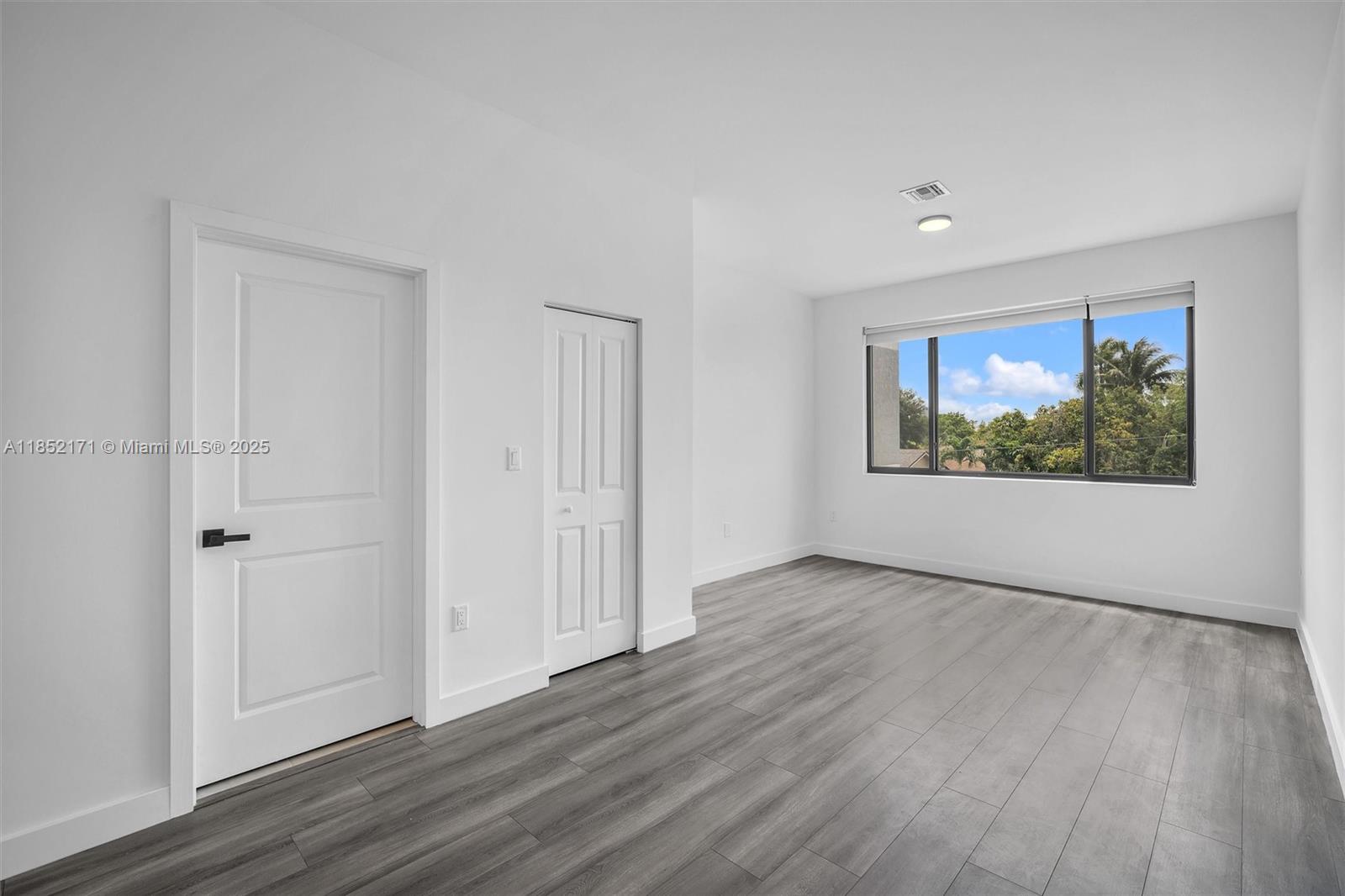 OCEAN PARK - Residential Lease