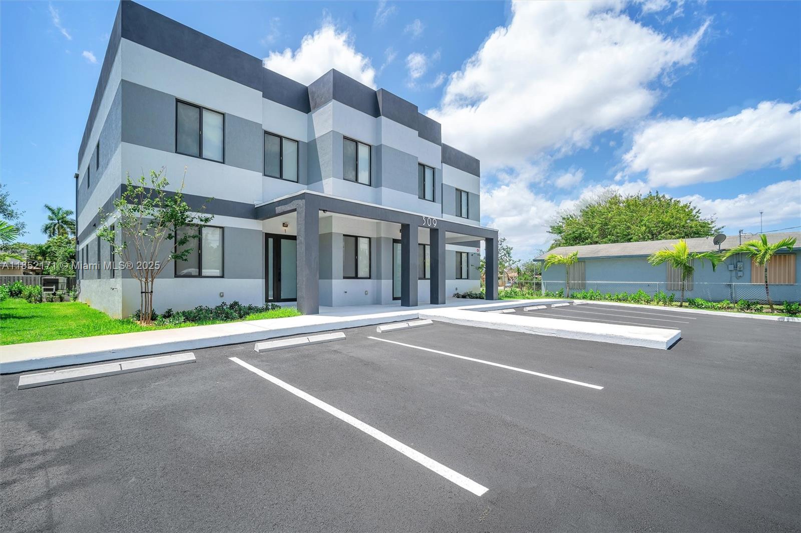 OCEAN PARK - Residential Lease