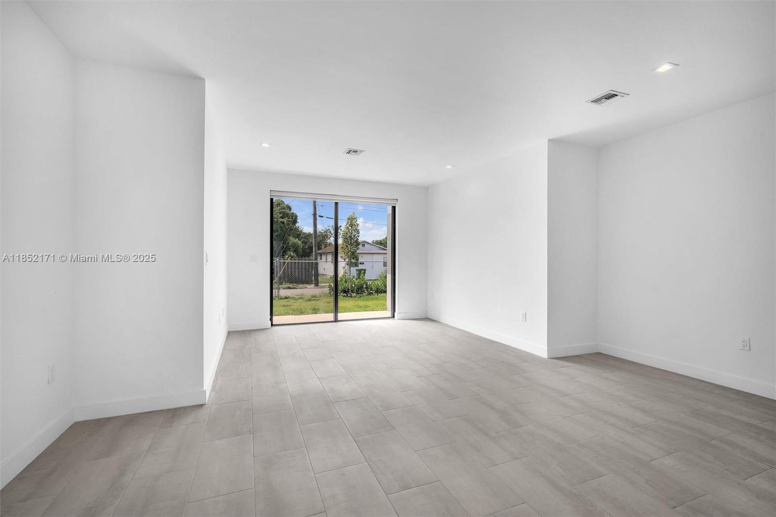 OCEAN PARK - Residential Lease