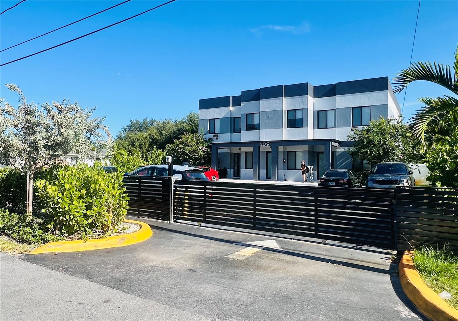 309 NW 7th Ct 2