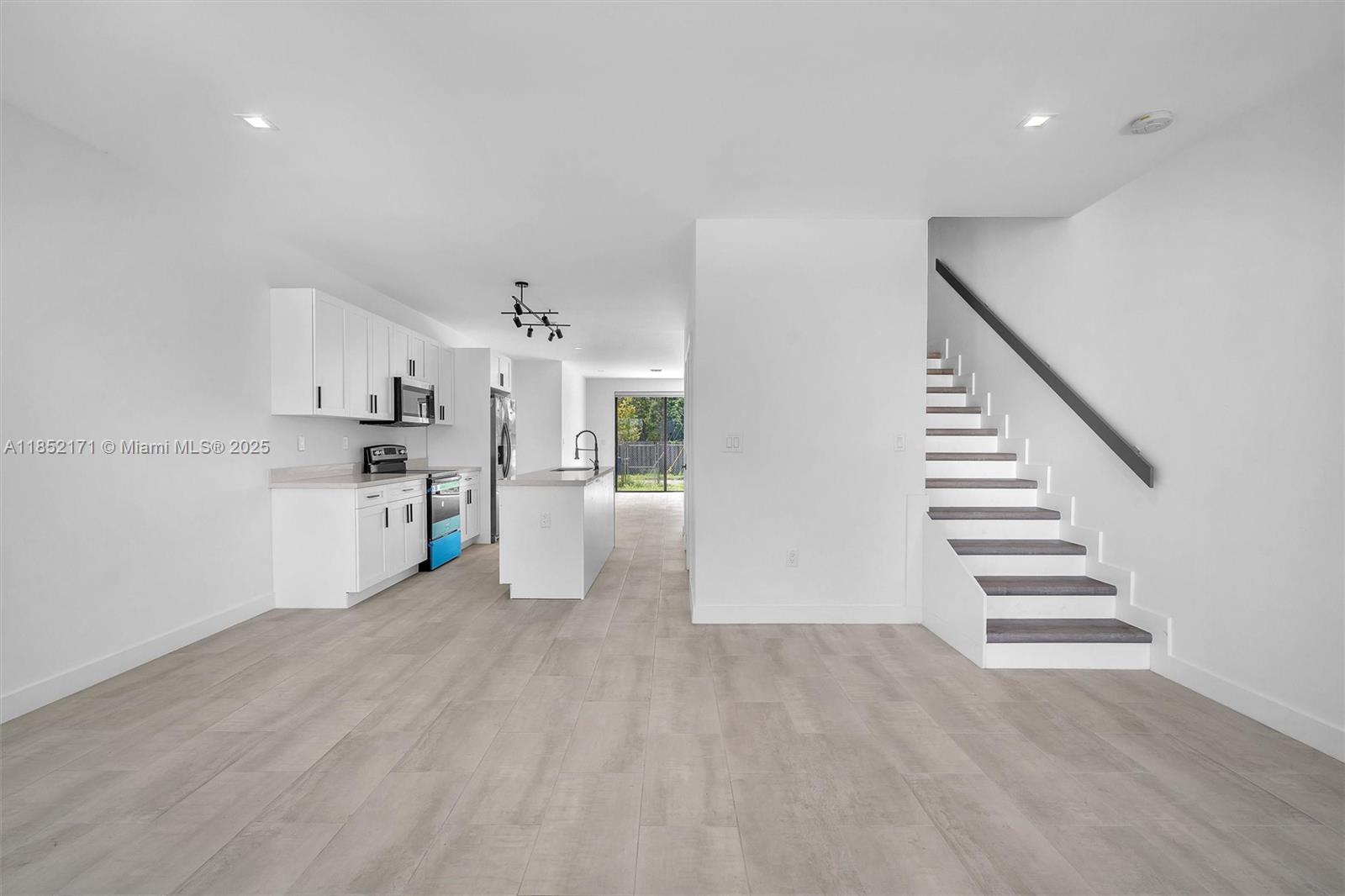 309 NW 7th Ct 2